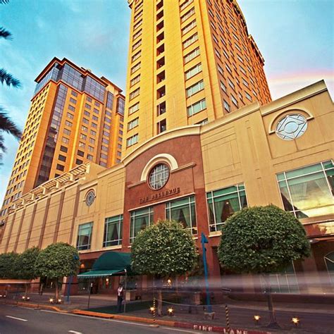 Top Hotels Closest to Starmall Alabang in Alabang from S$60.